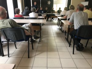 Dzielnicowi z mieszkańcami.