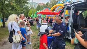 Policjanci na pikniku.