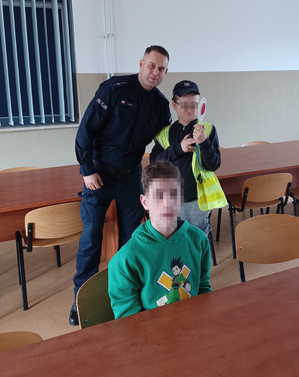 Policjant i dzieci.
