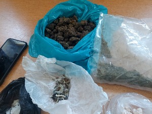 Środki odurzające w foliowych workach.
