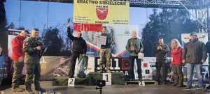 Zawodnicy na podium.