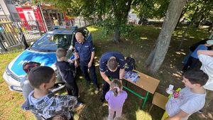 Policjanci na pikniku.