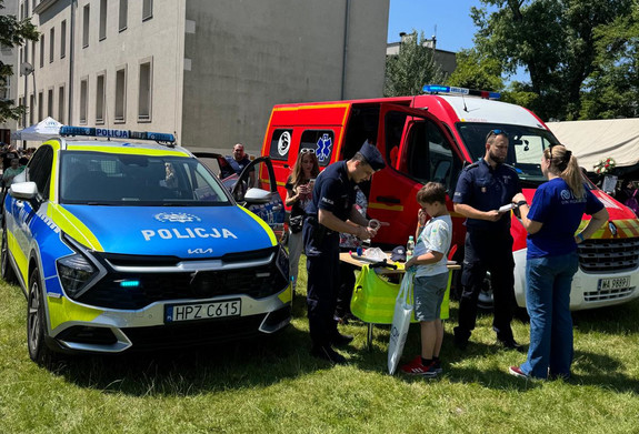 Policjanci na pikniku.
