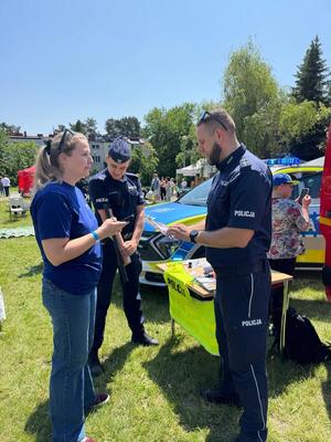 Policjanci na pikniku.