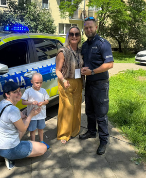 Policjant na pikniku.