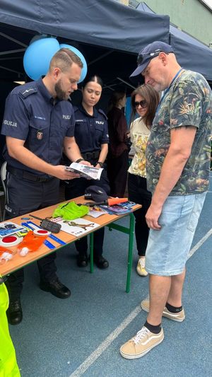 Policjanci na pikniku.