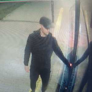 Wizerunek poszukiwanego mężczyzny.