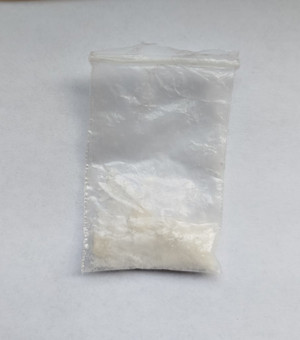 Torebka foliowa z białym proszkiem.