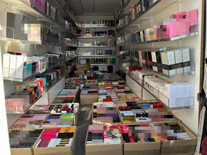 Perfumy w samochodzie.