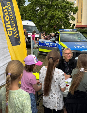 Policjant na pikniku.