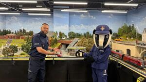 Policjant z borsukiem