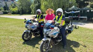 Policjanci na motocyklach.