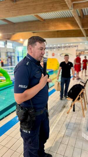 Policjant w mundurze