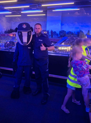 Policjant z Borsukiem.