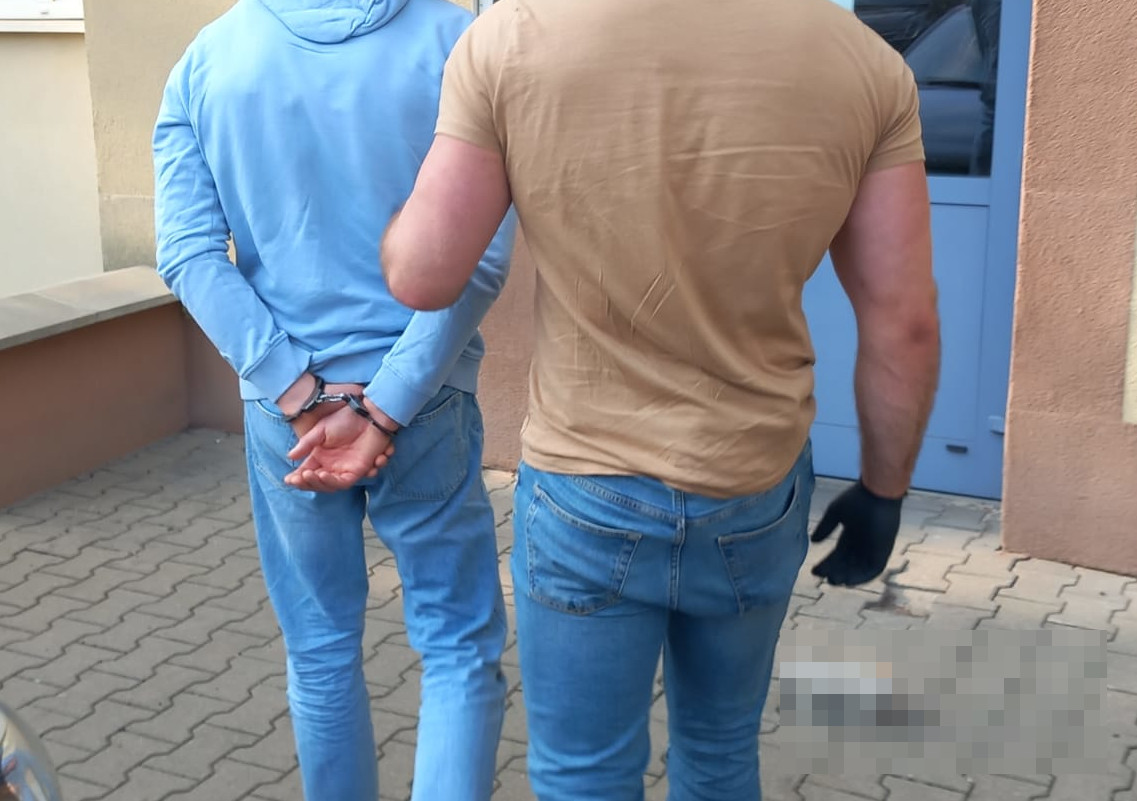 Zatrzymanie mężczyzny za znęcanie się nad partnerką na Żoliborzu